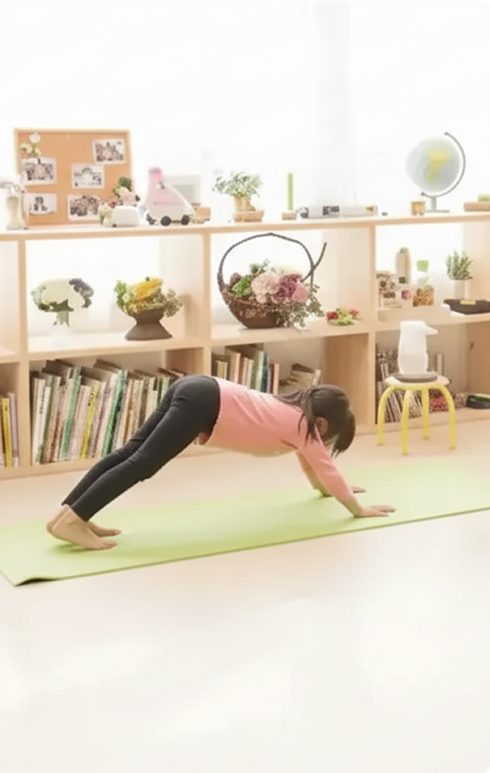 ヨガをする子ども